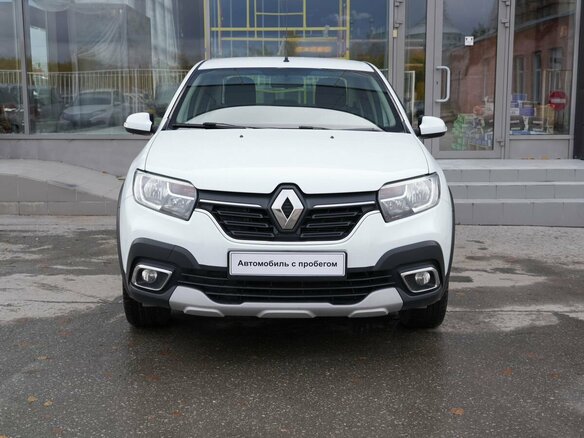 2022 Renault Logan Stepway II Рестайлинг, белый, 1280000 рублей - вид 1