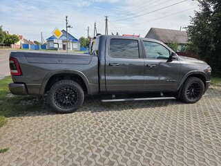 2020 Ram 1500 Crew Cab V, серый, 7100000 рублей, вид 2