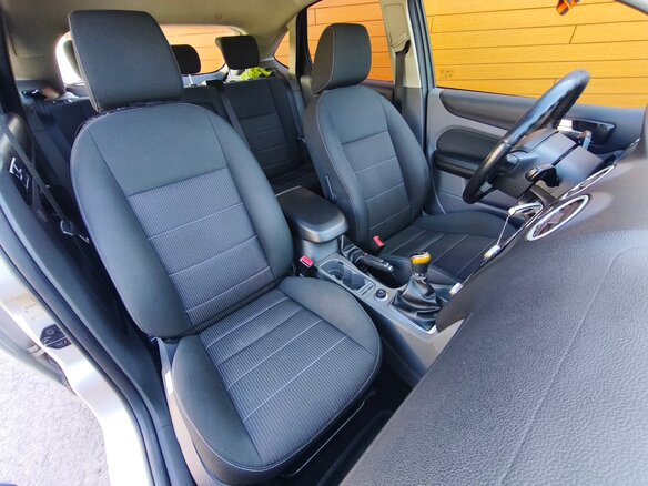 2010 Ford Focus II Рестайлинг, серебристый, 680000 рублей - вид 3