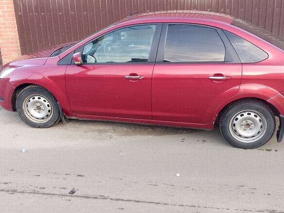 2010 Ford Focus II Рестайлинг, красный, 550000 рублей - вид 5