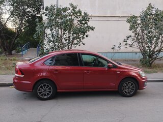 2016 Volkswagen Polo V Рестайлинг, красный, 870000 рублей, вид 4