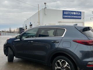 2020 Kia Sportage IV Рестайлинг, синий, 1730000 рублей, вид 4