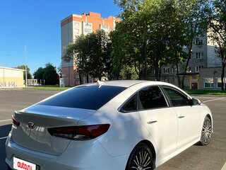 2017 Hyundai Sonata VII (LF) Рестайлинг, белый, 1800000 рублей, вид 3