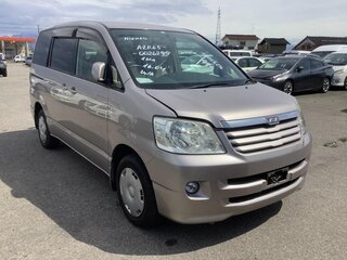 2002 Toyota Noah I (R60), серый, 1150000 рублей, вид 3