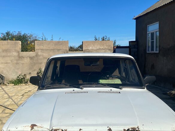 1999 Lada (ВАЗ) 2107, белый, 70000 рублей - вид 1