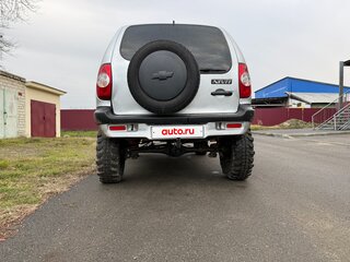 2004 Chevrolet Niva I, серебристый, 630000 рублей, вид 3