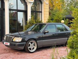 1994 Mercedes-Benz E-Класс 250 I (W124), чёрный, 899999 рублей, вид 5
