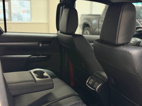 2025 Toyota Hilux VIII Рестайлинг 2, белый, 7290000 рублей - вид 17