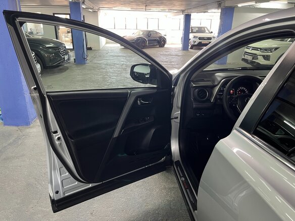 2018 Toyota RAV4 IV (XA40) Рестайлинг, серебристый, 2099000 рублей - вид 9