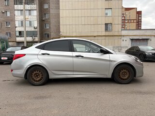 2013 Hyundai Solaris I, серебристый, 730000 рублей, вид 4