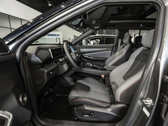 2026 Geely Cityray, серый, 3299990 рублей - вид 6