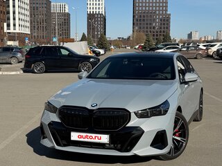 2024 BMW 5 серии 530i xDrive VIII (G60/G61/G68), серый, 8200000 рублей, вид 2