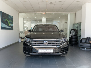 2025 Volkswagen Touareg III Рестайлинг, чёрный, 11350000 рублей, вид 2