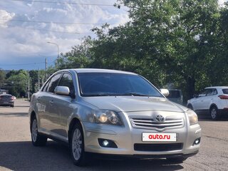 2007 Toyota Avensis II Рестайлинг, серебристый, 700000 рублей, вид 1