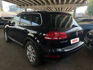 2013 Volkswagen Touareg II, чёрный, 1188000 рублей, вид 4