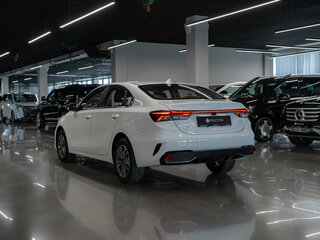 2026 Kia K3 II (China Market) Рестайлинг, белый, 3030000 рублей, вид 4
