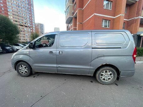 2011 Hyundai Grand Starex I, серый, 950000 рублей, вид 4