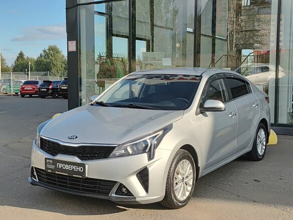 2021 Kia Rio IV Рестайлинг, серый