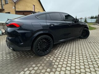 2021 BMW X6 40i III (G06), чёрный, 6490000 рублей, вид 2