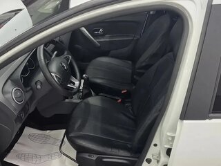2017 Renault Logan II, белый, 700000 рублей, вид 5