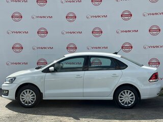 2017 Volkswagen Polo V Рестайлинг, белый, 819000 рублей, вид 2