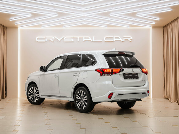2022 Mitsubishi Outlander III Рестайлинг 3, белый, 2800000 рублей - вид 5