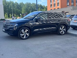 2019 Volkswagen Touareg III, чёрный, 4690000 рублей, вид 5