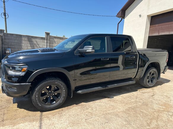 2022 Ram 1500 Quad Cab V, чёрный, 8600000 рублей - вид 1