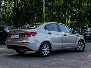 2015 Kia Rio III Рестайлинг, бежевый, 906000 рублей, вид 2