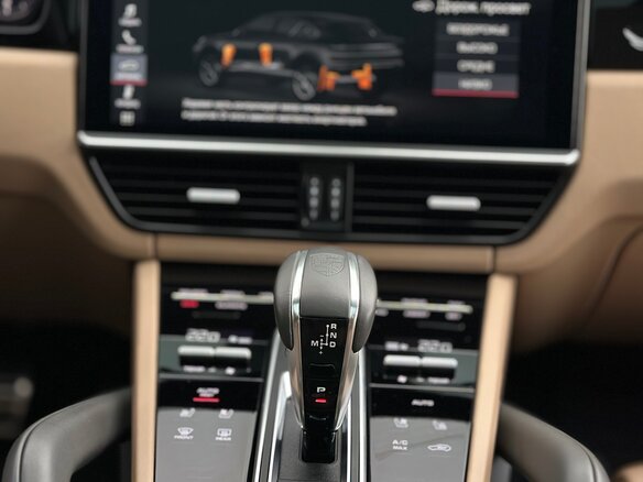 2020 Porsche Cayenne S Coupé III, коричневый, 10400000 рублей - вид 14