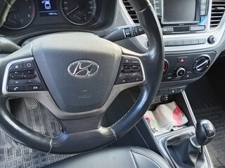 2019 Hyundai Solaris II, белый, 1400000 рублей, вид 5