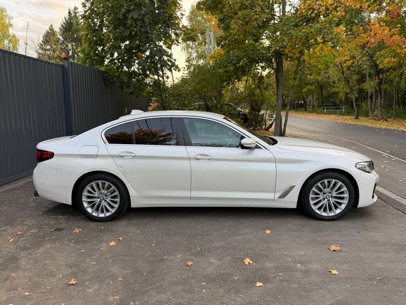 2018 BMW 5 серии 520d xDrive VII (G30/G31/G38), белый, 2600000 рублей - вид 1