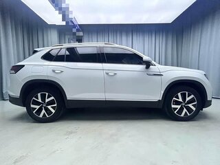 2023 Volkswagen Tayron I Рестайлинг, белый, 1730000 рублей, вид 3