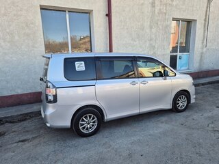 2009 Toyota Voxy II (R70), серый, 1000000 рублей, вид 3