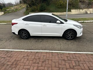 2021 Hyundai Solaris II Рестайлинг, белый, 1450000 рублей, вид 4