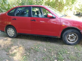 1998 SEAT Cordoba I, красный, 90000 рублей, вид 2