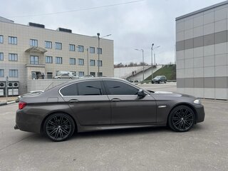 2013 BMW 5 серии 520i VI (F10/F11/F07), коричневый, 1500000 рублей, вид 2