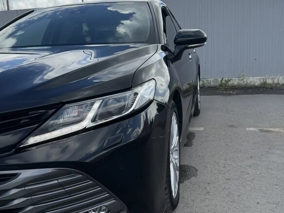 2018 Toyota Camry VIII (XV70), чёрный, 2750000 рублей - вид 2