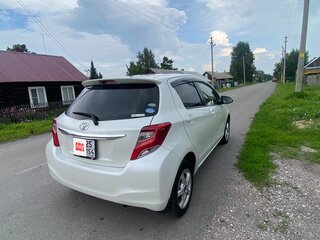 2014 Toyota Vitz III (XP130) Рестайлинг, белый, 900000 рублей, вид 5