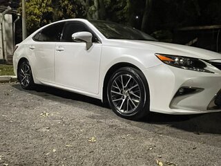 2017 Lexus ES 250 VI Рестайлинг, белый, 3000000 рублей, вид 5