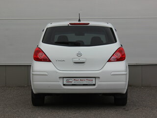 2011 Nissan Tiida I Рестайлинг, белый, 565000 рублей, вид 4