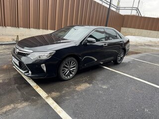 2018 Toyota Camry VII (XV50) Рестайлинг 2, чёрный, 1950000 рублей, вид 3
