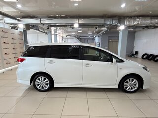 2011 Toyota Wish II, белый, 1185000 рублей, вид 3