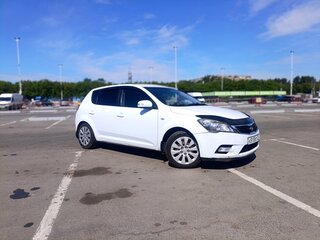 2011 Kia Ceed I Рестайлинг, белый, 600000 рублей, вид 2