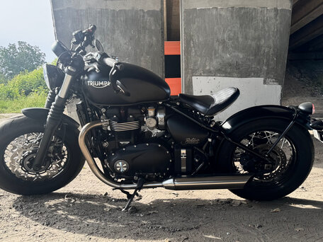 2022 Triumph Bonneville Bobber, чёрный, 1300000 рублей, вид 4