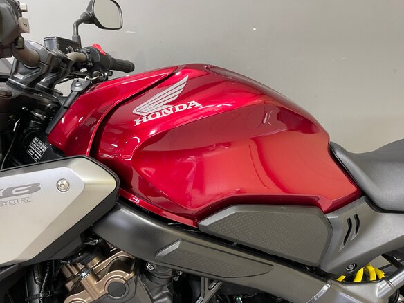 2021 Honda CB 650R, красный, 840000 рублей - вид 8