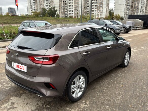 2019 Kia Ceed III, коричневый, 1690000 рублей - вид 3