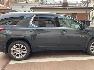 2021 Chevrolet Traverse II, серый, 3400000 рублей, вид 2