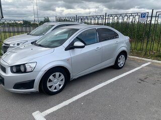 2013 Chevrolet Aveo II, серебристый, 505000 рублей, вид 1