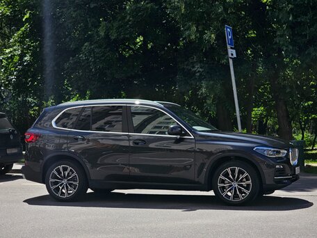 2020 BMW X5 30d IV (G05/G18), серый, 5850000 рублей, вид 4
